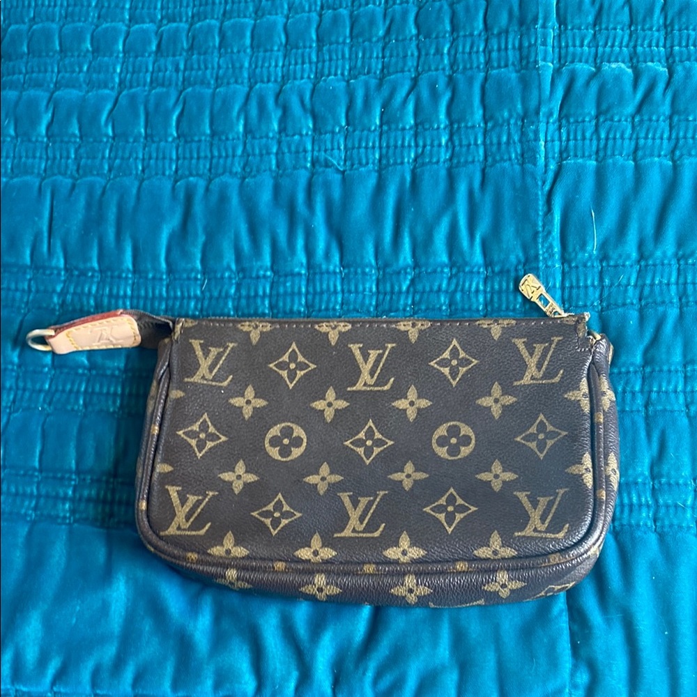 Louis Vuitton Monogram Pouch - Picture 2 of 7